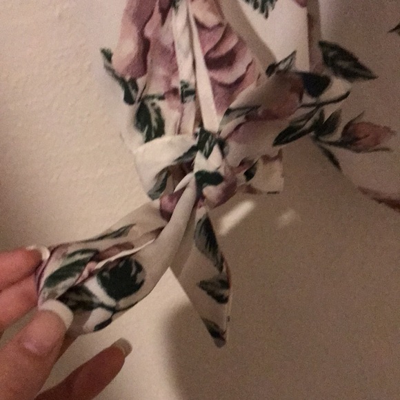 Floral blouse. - Picture 3 of 3